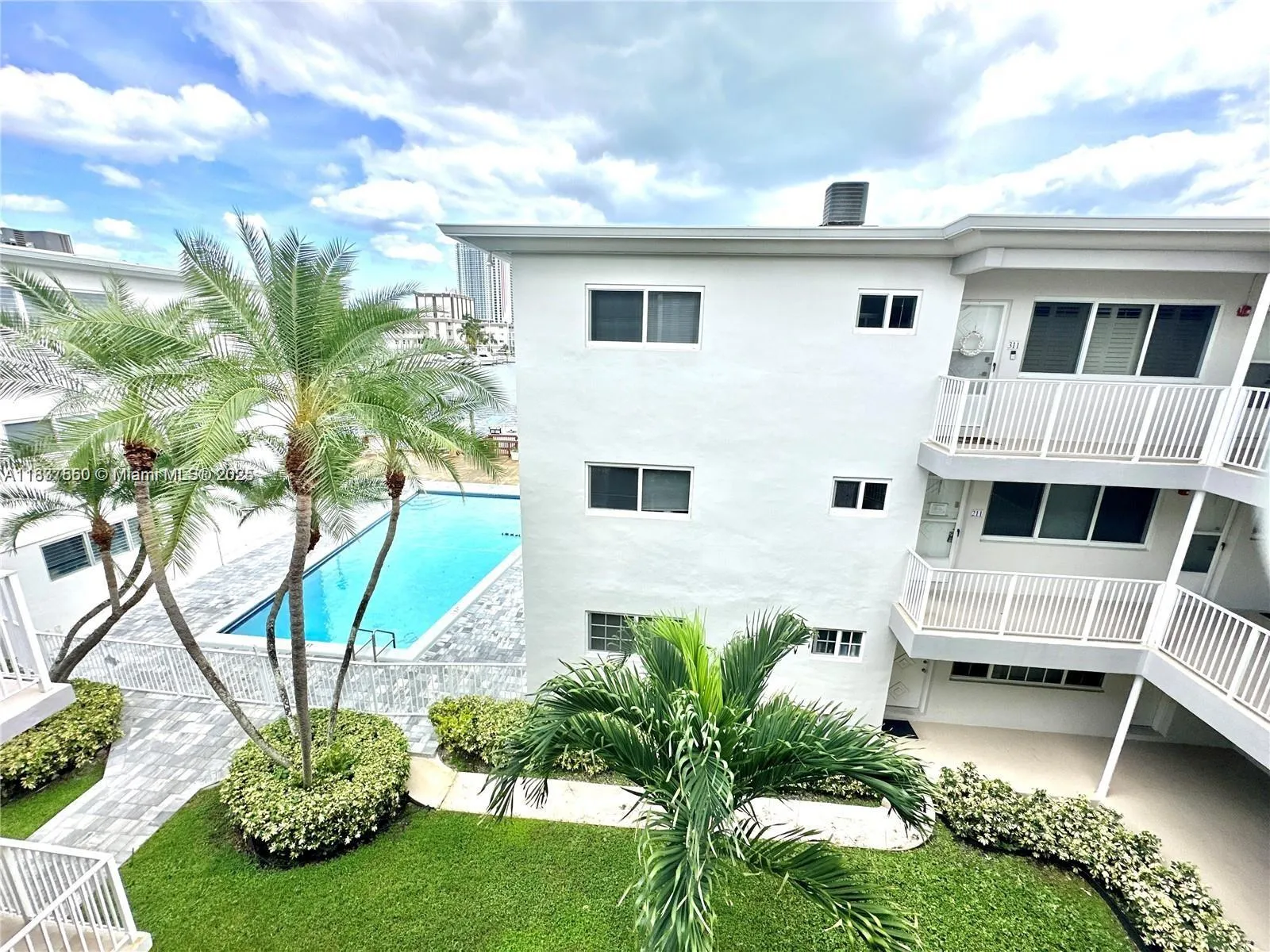 Hallandale Beach, Florida 33009, United States, 2 Bedrooms Bedrooms, ,2 BathroomsBathrooms,Residential,Active,168199