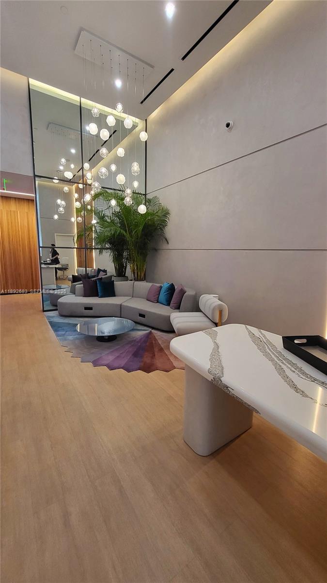 MIAMI NORTH - Residential