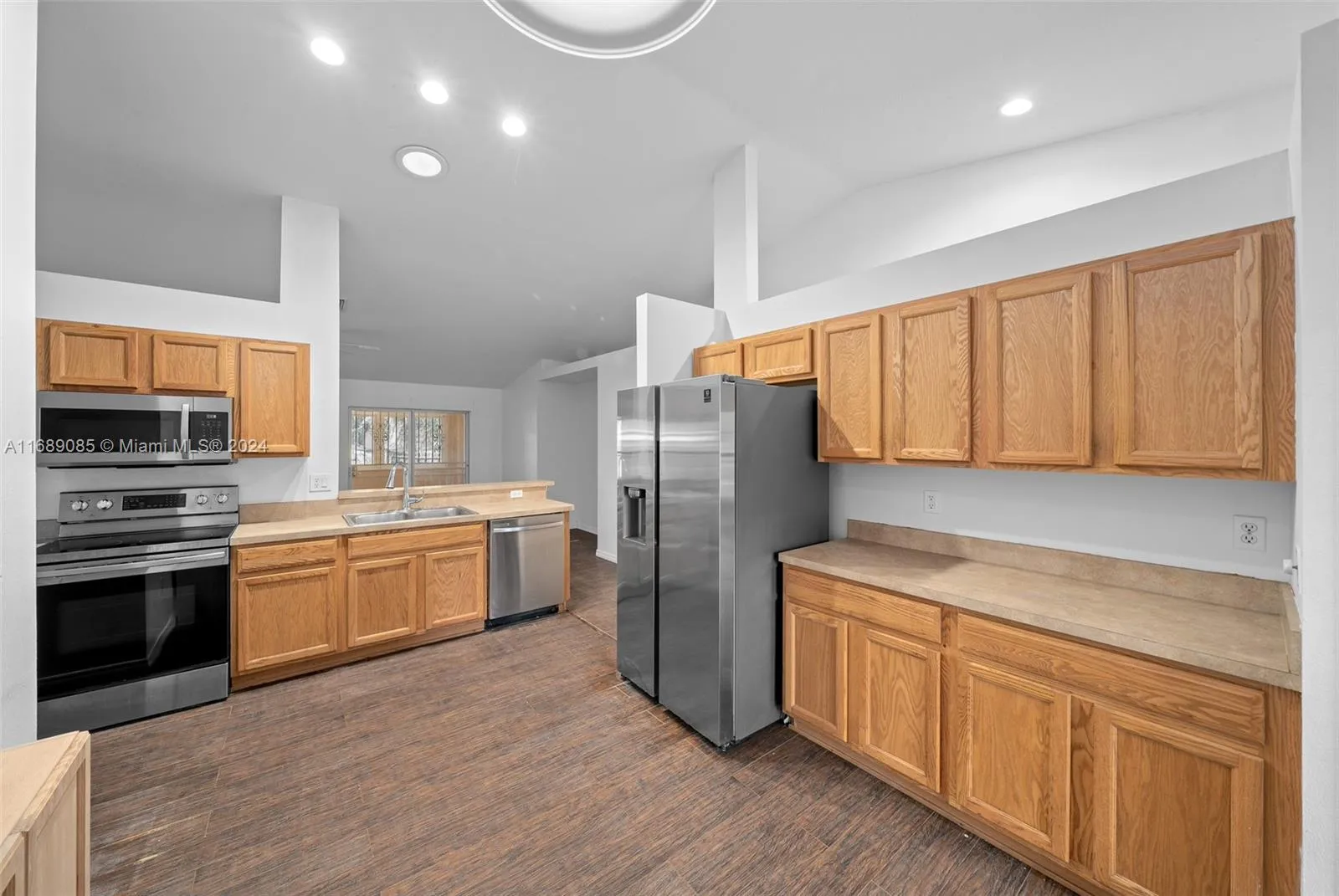 Ocala, Florida 34472, United States, 3 Bedrooms Bedrooms, ,2 BathroomsBathrooms,Residential,Pending,33961