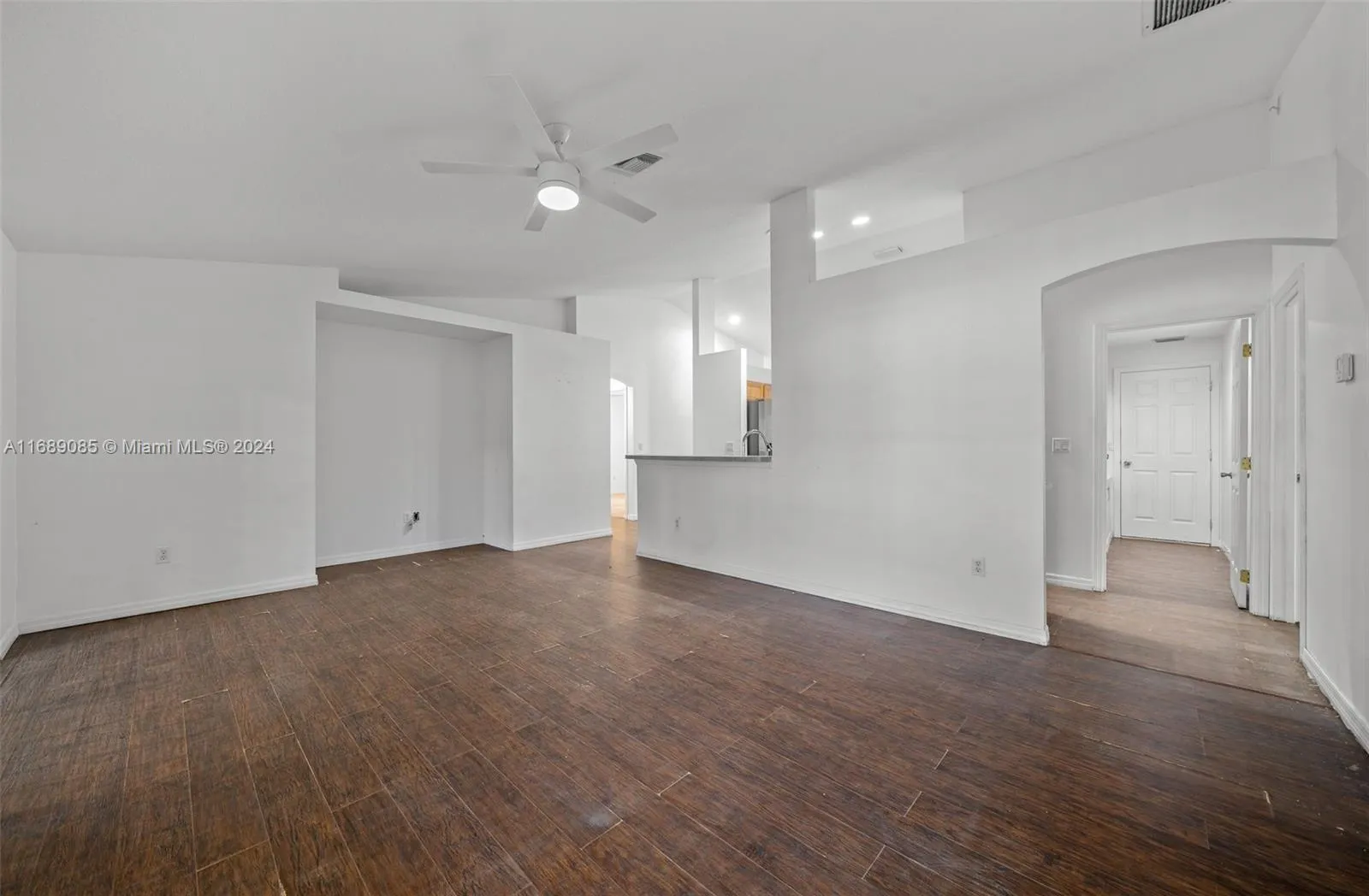 Ocala, Florida 34472, United States, 3 Bedrooms Bedrooms, ,2 BathroomsBathrooms,Residential,Pending,33961