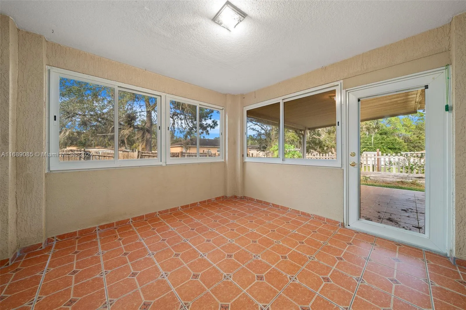 Ocala, Florida 34472, United States, 3 Bedrooms Bedrooms, ,2 BathroomsBathrooms,Residential,Pending,33961