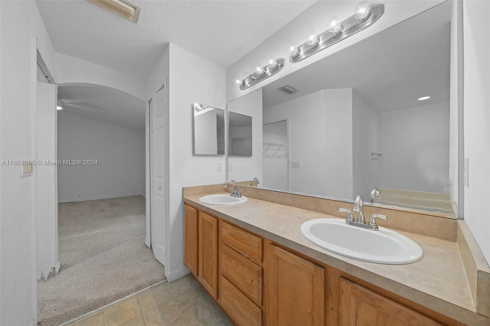 Ocala, Florida 34472, United States, 3 Bedrooms Bedrooms, ,2 BathroomsBathrooms,Residential,Pending,33961