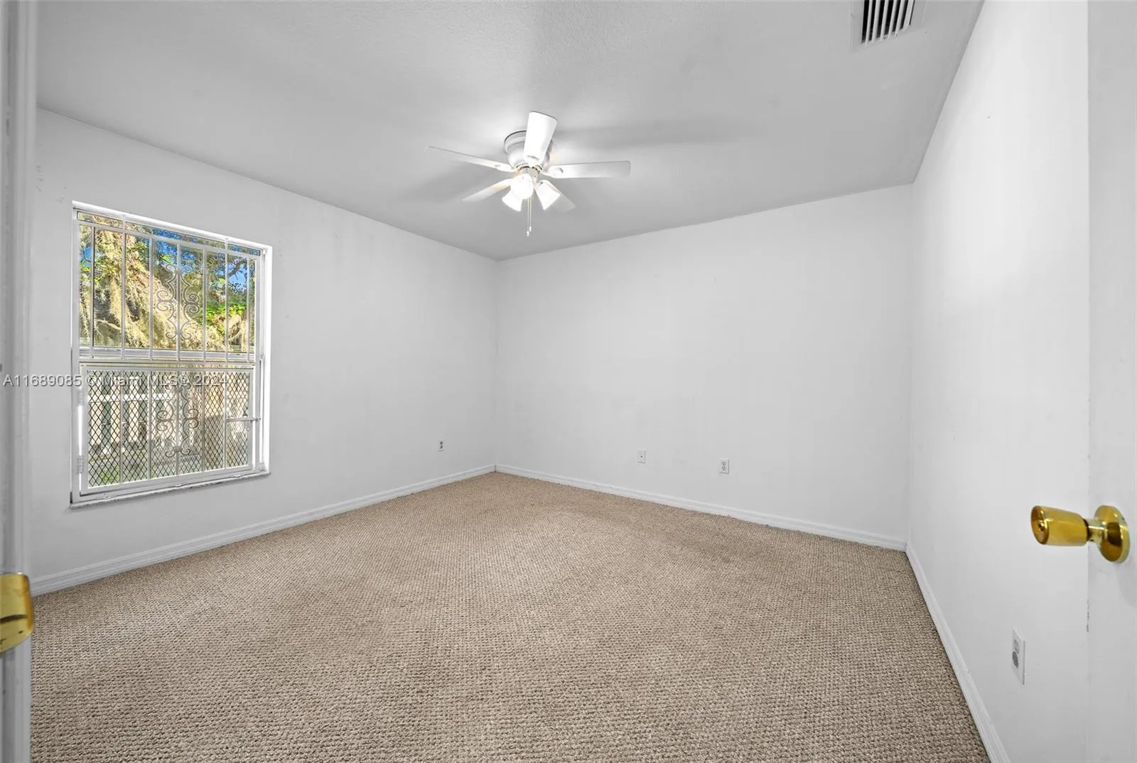 Ocala, Florida 34472, United States, 3 Bedrooms Bedrooms, ,2 BathroomsBathrooms,Residential,Pending,33961