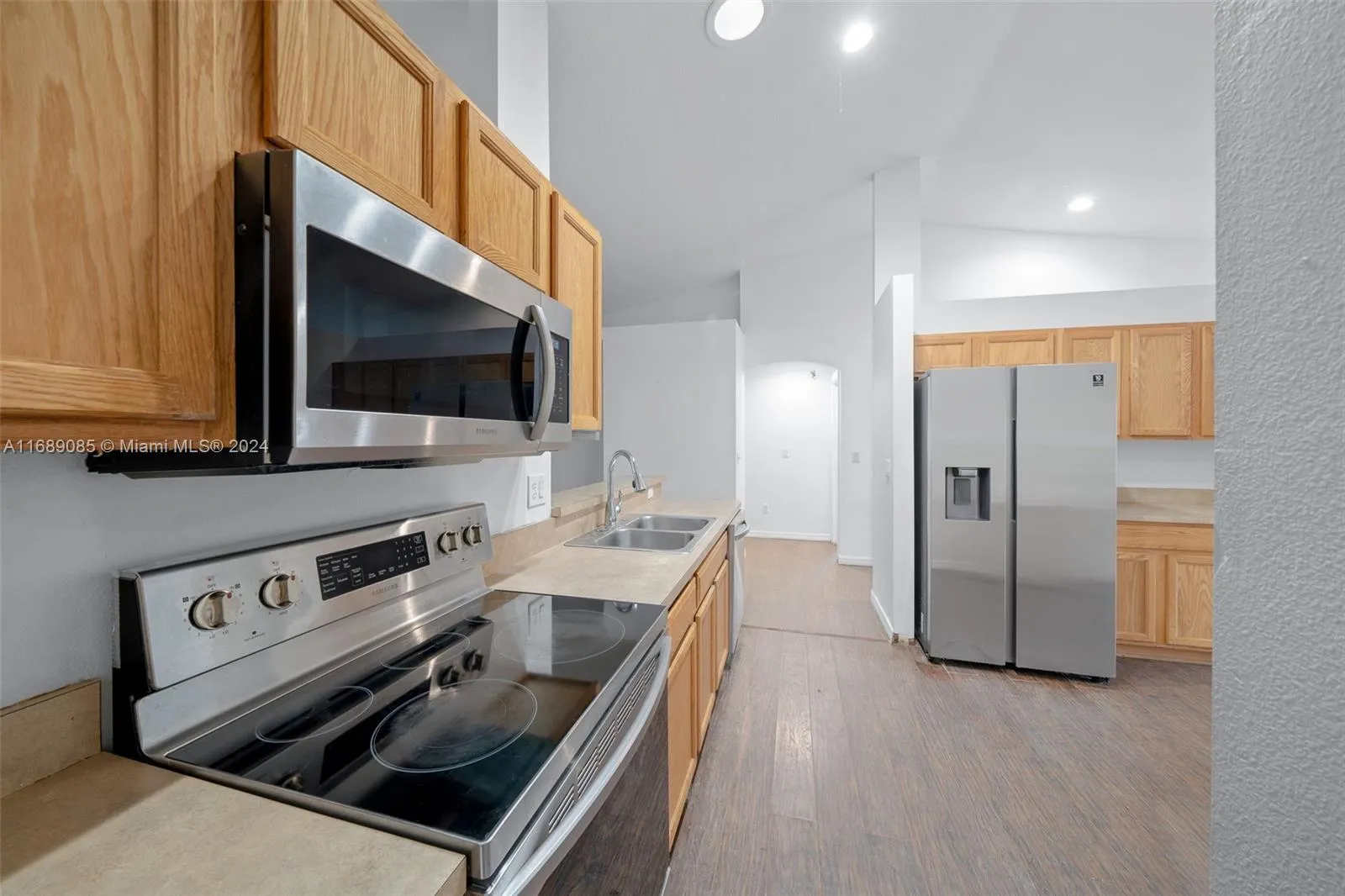 Ocala, Florida 34472, United States, 3 Bedrooms Bedrooms, ,2 BathroomsBathrooms,Residential,Pending,33961