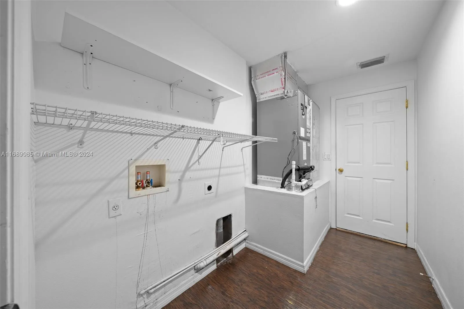 Ocala, Florida 34472, United States, 3 Bedrooms Bedrooms, ,2 BathroomsBathrooms,Residential,Pending,33961