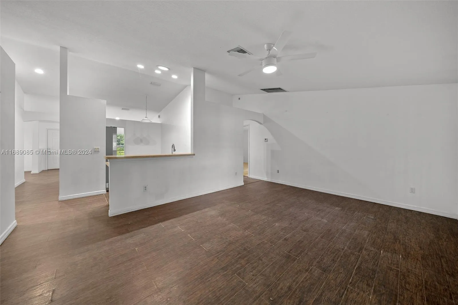 Ocala, Florida 34472, United States, 3 Bedrooms Bedrooms, ,2 BathroomsBathrooms,Residential,Pending,33961