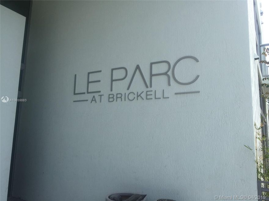 Le Parc At Brickell residences: contemporary, smart and filled with elegant design influences by Ligne Roset. A
business center lets you choose your style of office option. On-site storage, a clubroom, and kids room give you
plenty of extra space to play. Easy walking access to the Metrorail and highways, make sure you will be everywhere
you want to be. A pool with a summer kitchen, a rooftop whirlpool and sky lounge, and spacious glass-lined
balconies and courtyards are all yours to enjoy.