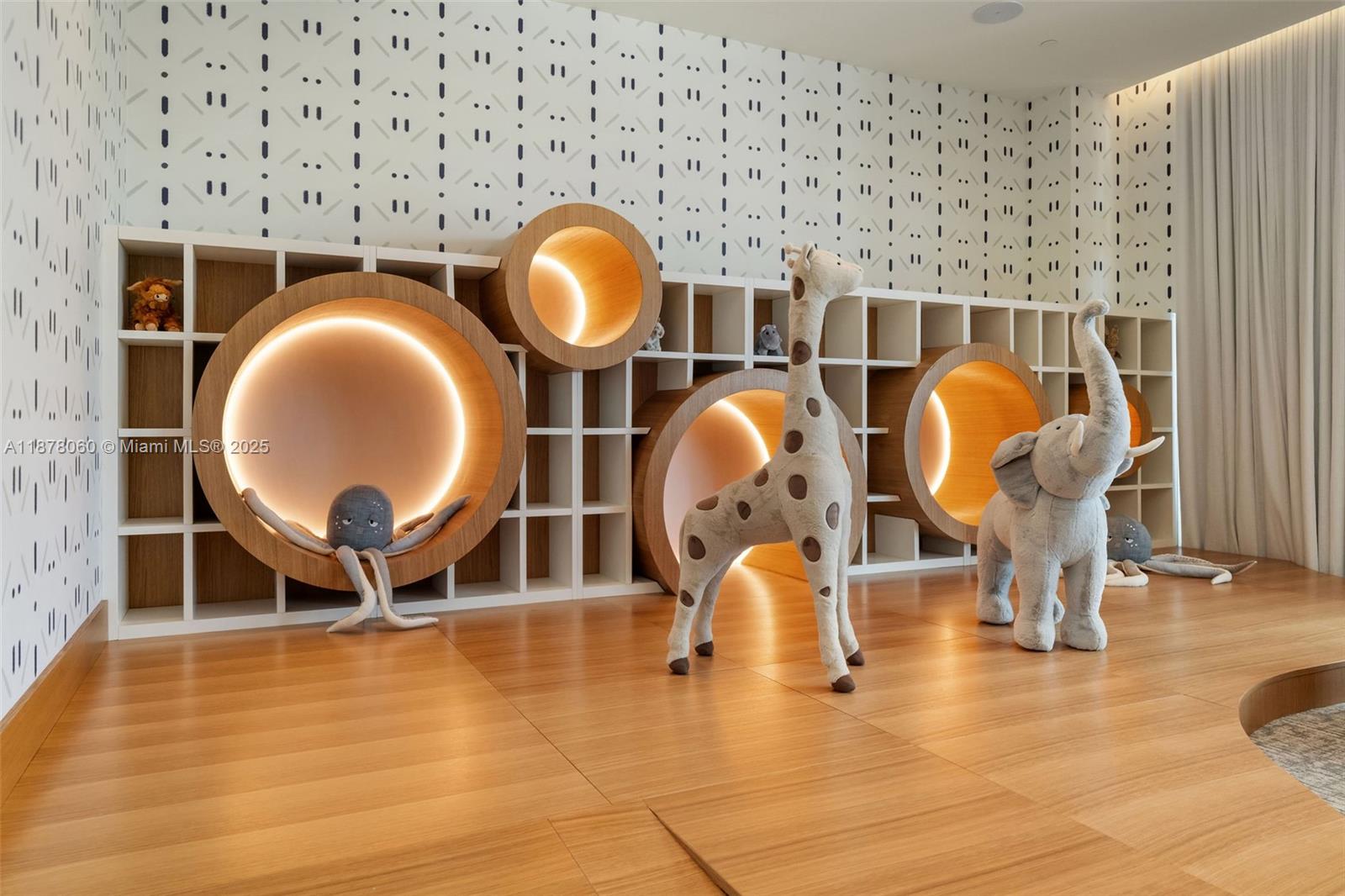 MR. C'S RESIDENCES - Residential Lease