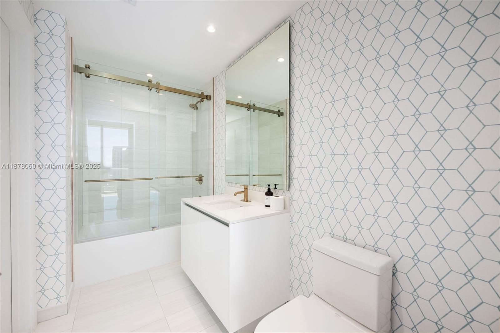 MR. C'S RESIDENCES - Residential Lease