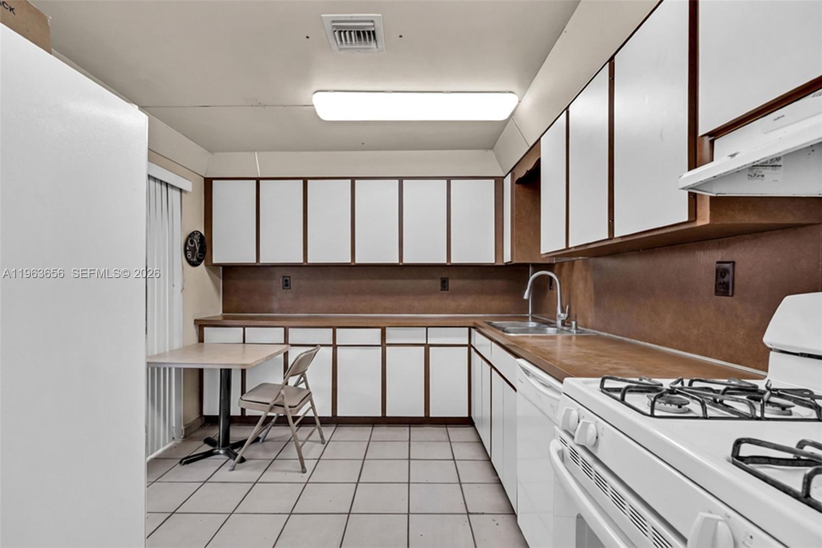 HIALEAH 6TH ADDN - Residential