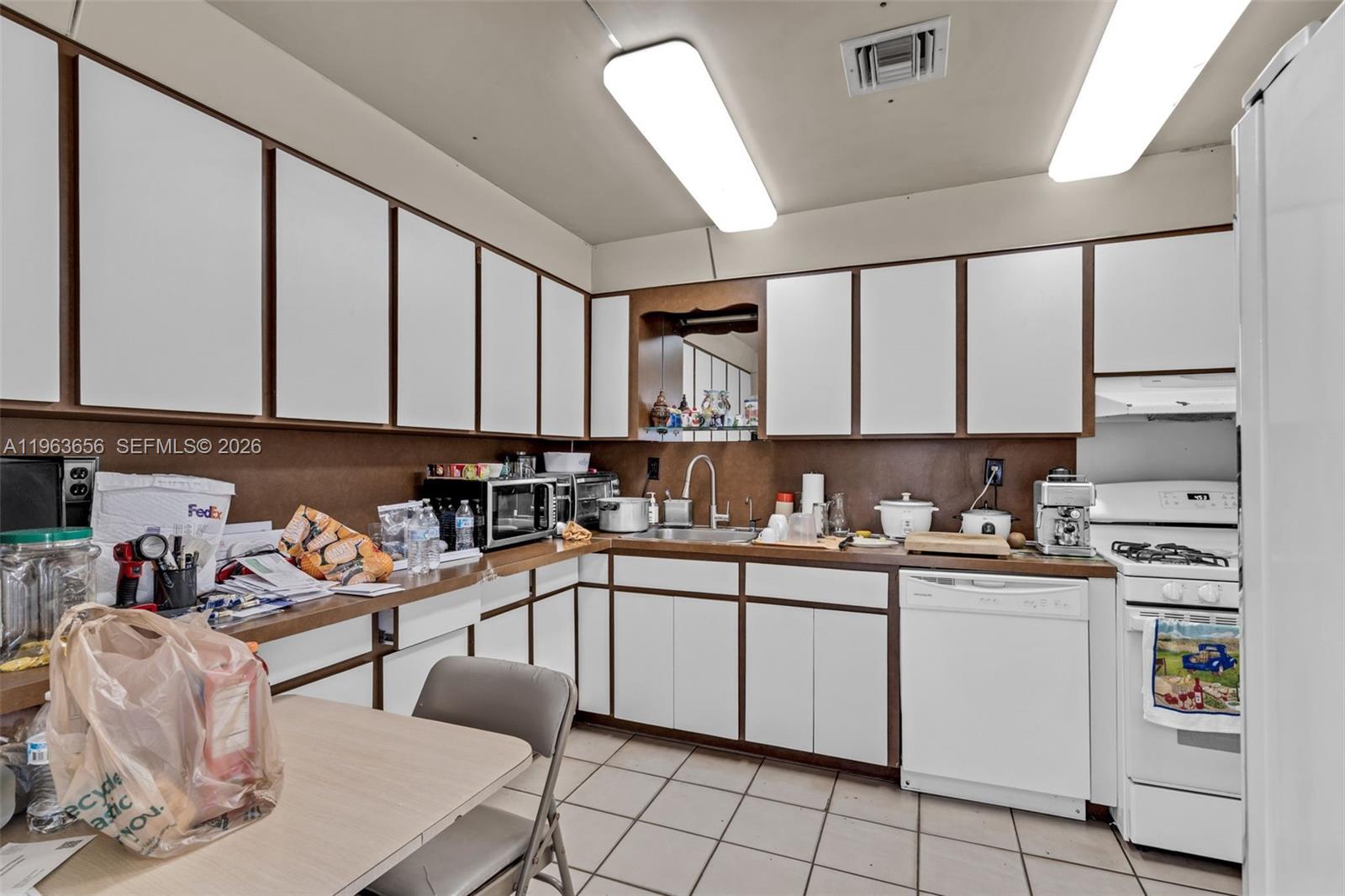 HIALEAH 6TH ADDN - Residential