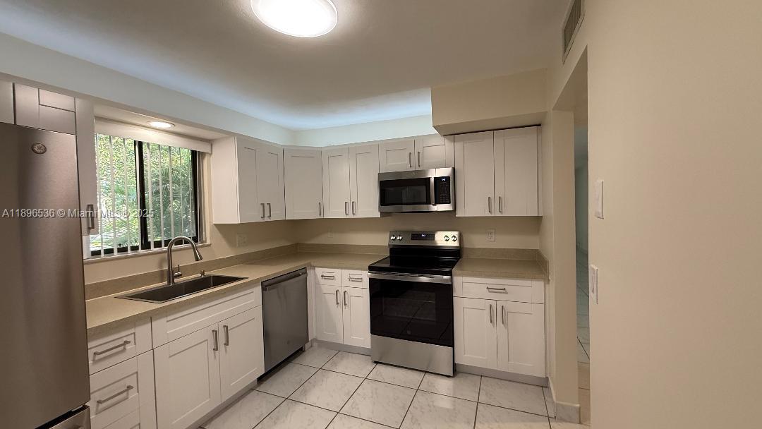 16168 Laurel Dr 201