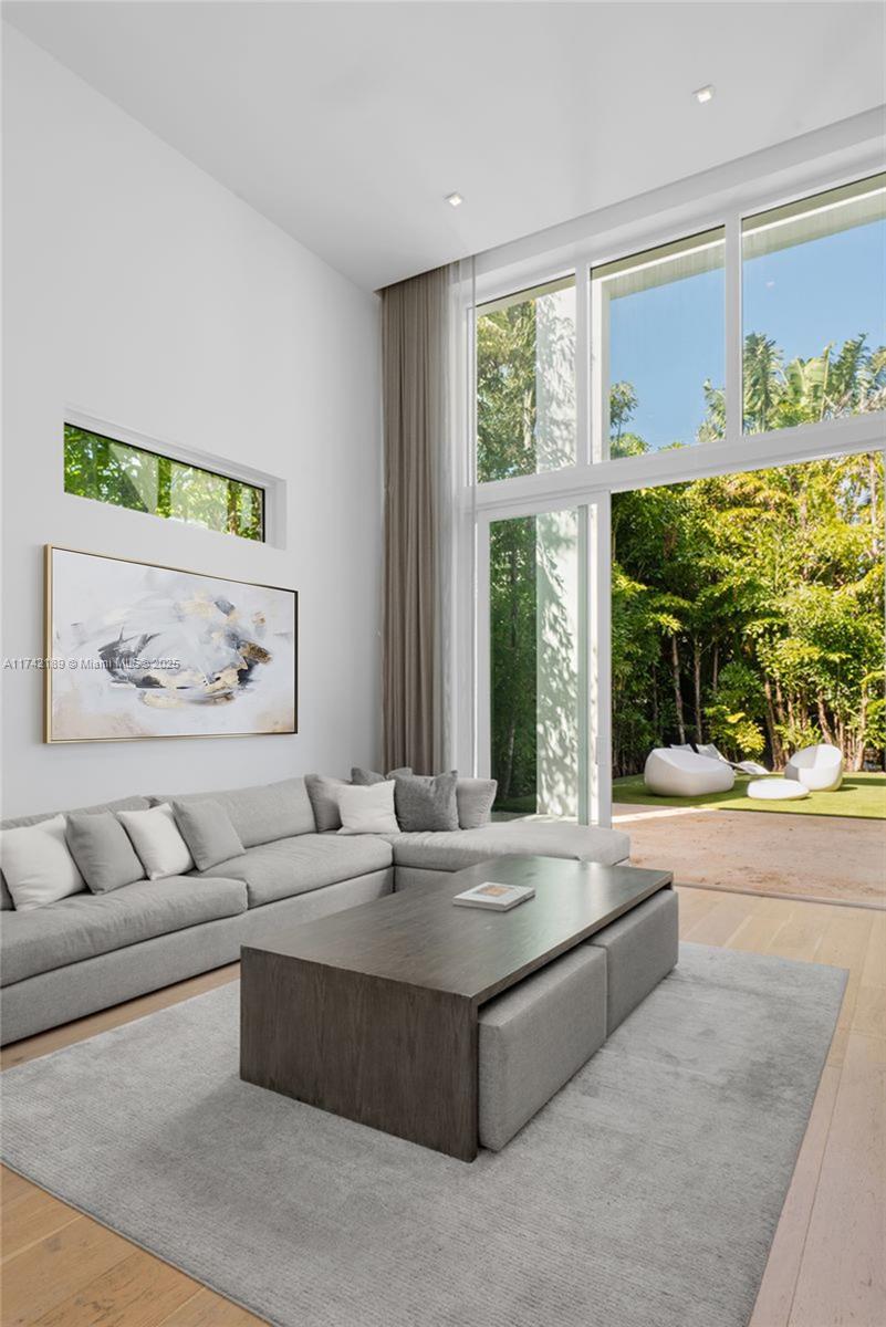 SURPRISE LAKE - Residential