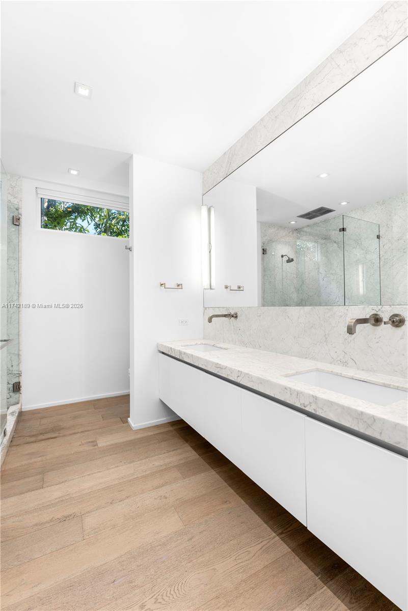 SURPRISE LAKE - Residential