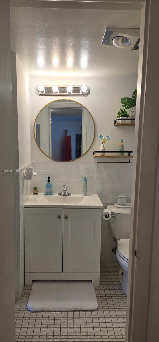 POINT EAST SEC II CONDO - Residential Lease