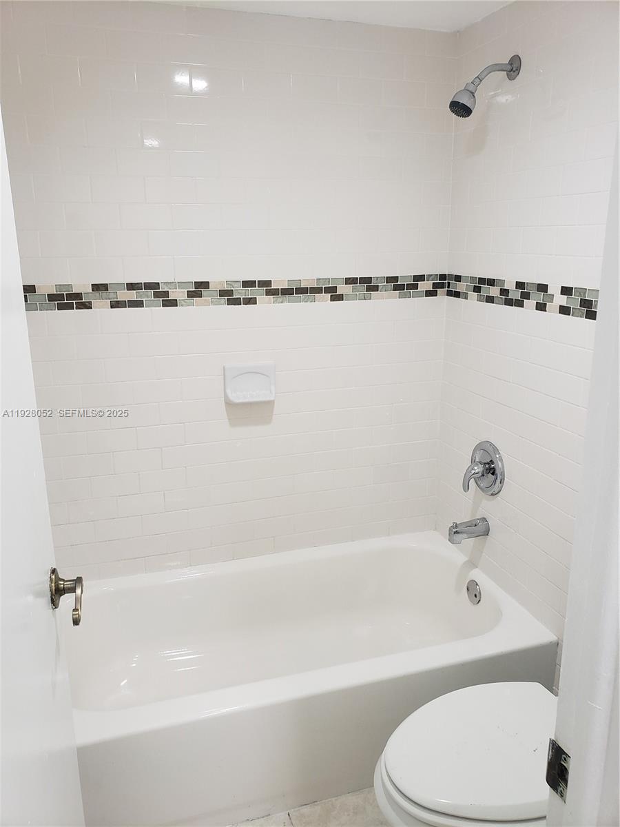 EMERALD ISLES WEST PHASE - Residential Lease