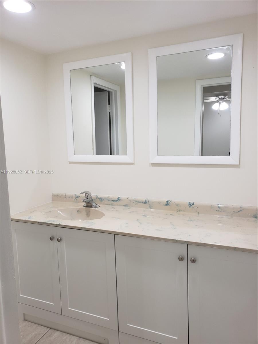 EMERALD ISLES WEST PHASE - Residential Lease