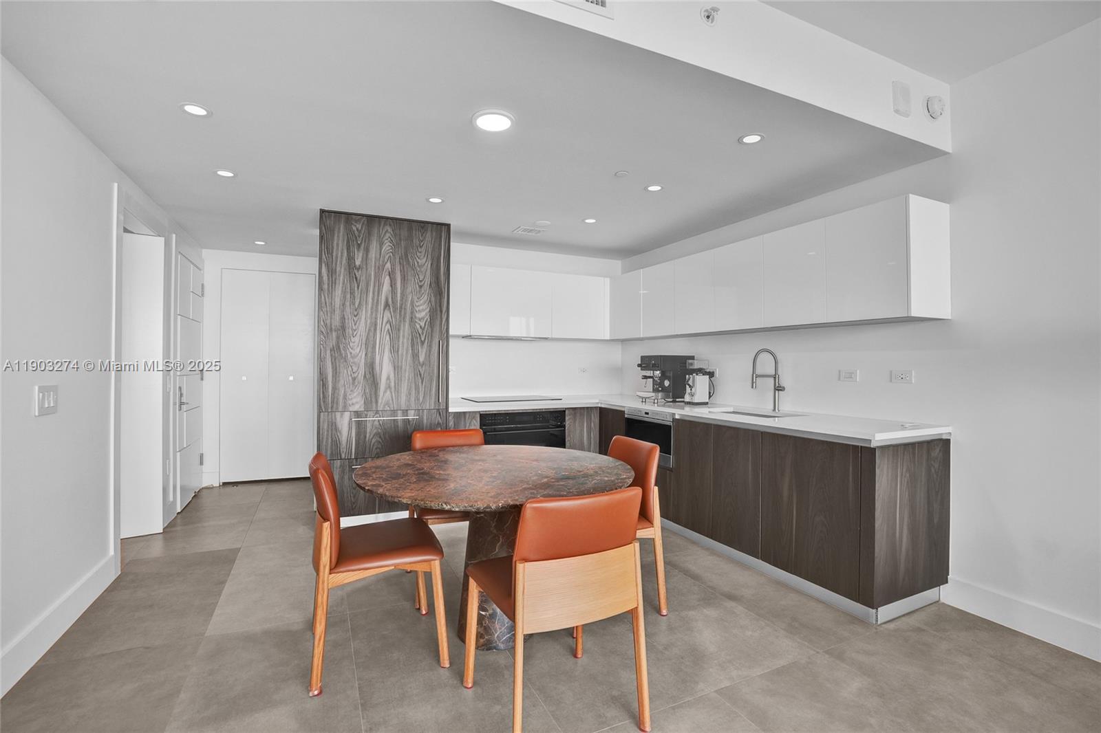 ONE PARAISO CONDO - Residential