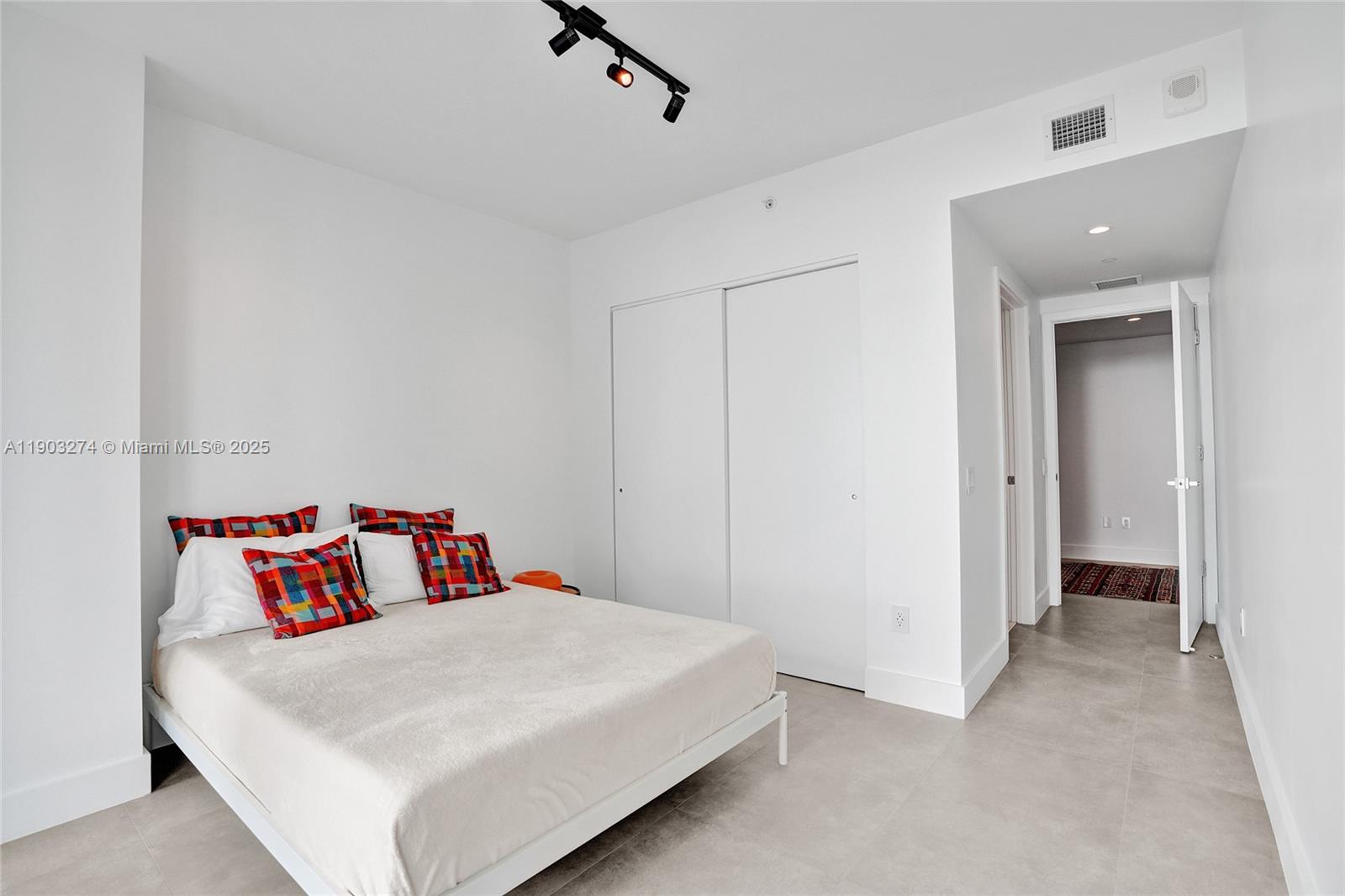 ONE PARAISO CONDO - Residential