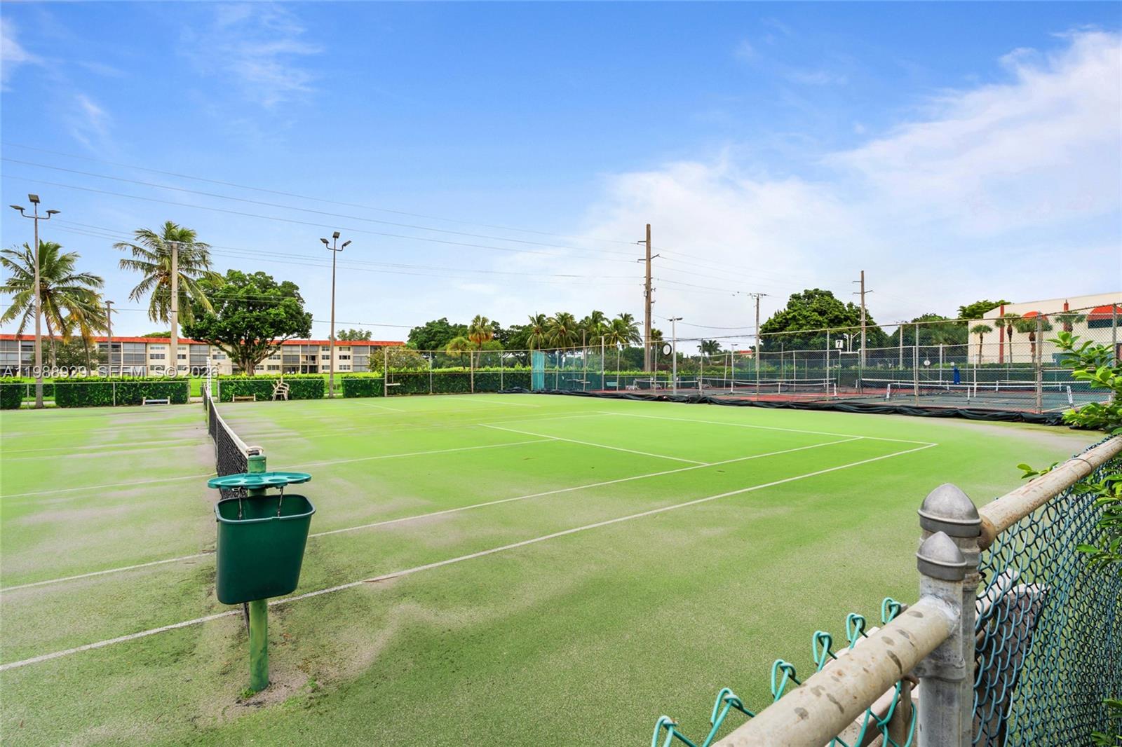 HOLLYBROOK GOLF AND - Residential