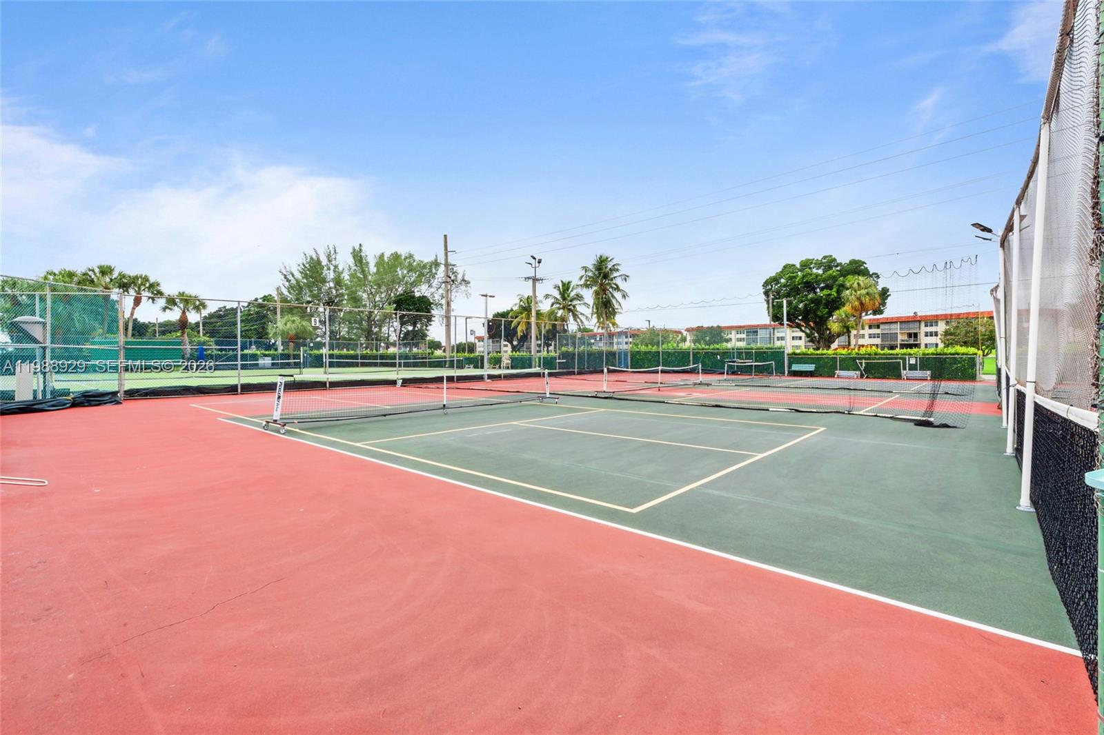 HOLLYBROOK GOLF AND - Residential