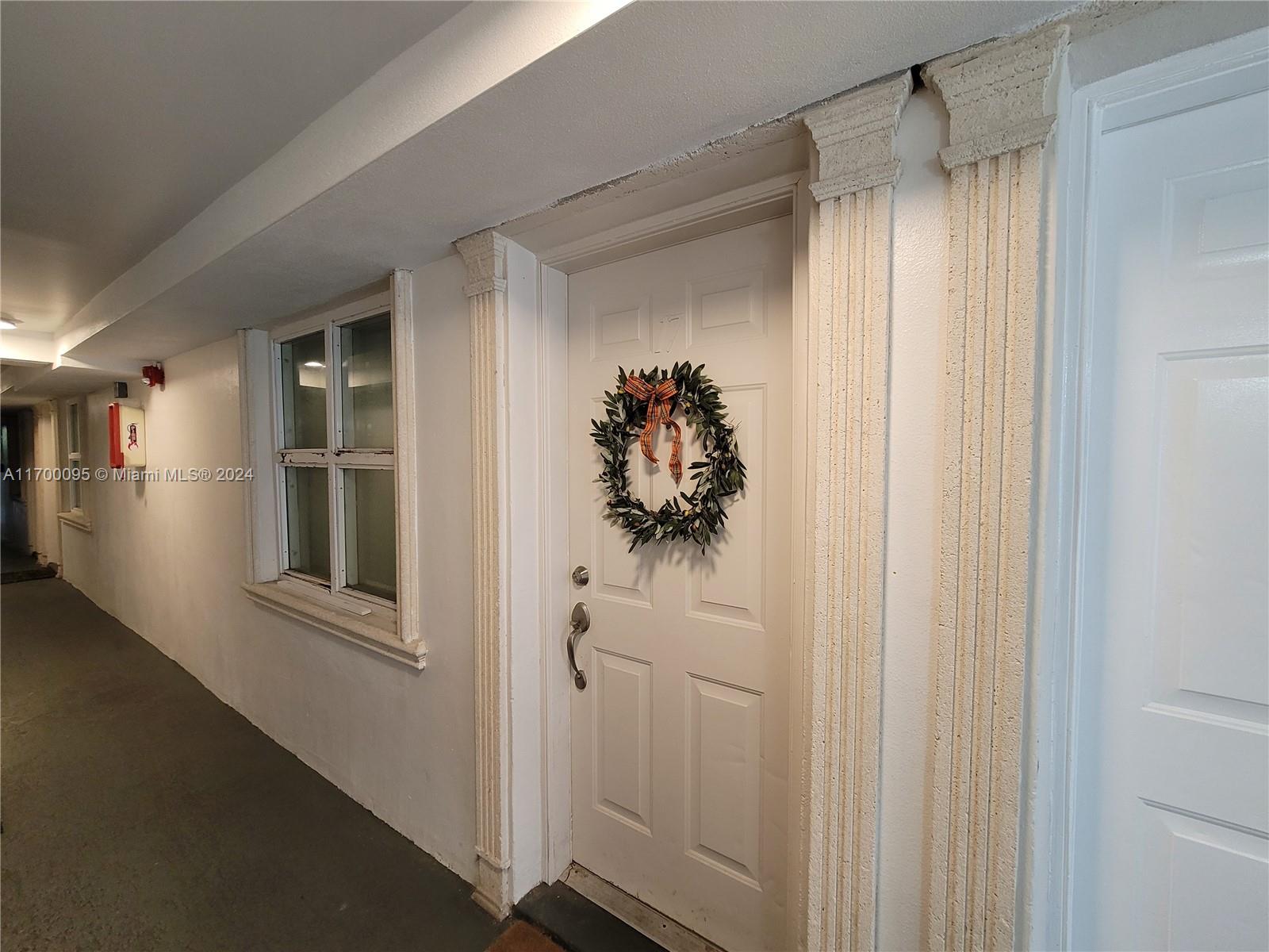 3245 Virginia St 17, Miami, Broward County, Florida - 1 Bedrooms  
1 Bathrooms - 