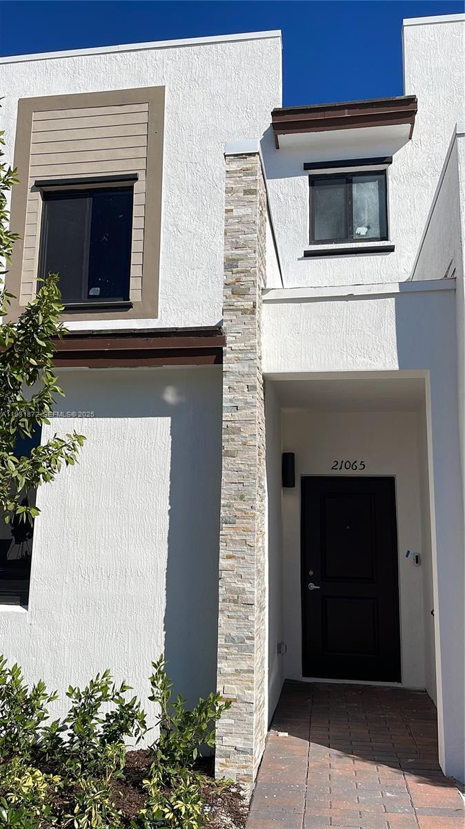 VIA VENTURA NEIGHBORHOOD - Residential Lease