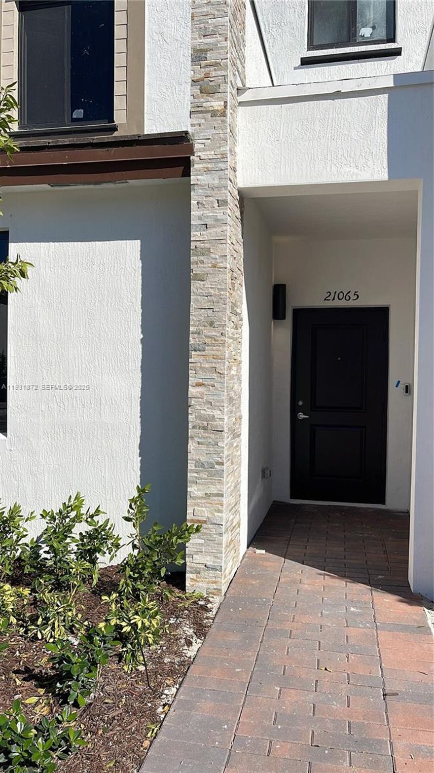 Beautiful Townhouse with 3 Bedrooms and 3 full baths.
One bedroom is downstairs and the other two are upstairs.
wonderful kitchen with SS Appliances, big isle, and beautiful garden view
It has 2 assigned parkings in front of the house
It has a private patio, to spend and share  with the family. Each bedroom has it owns bath.   
Washer and Dryer inside the unit. 
The association ask 650 credit score, Clean Background criminal and credit. It takes between 3 and 4 weeks for the approval.
Come to see it and make it your home.