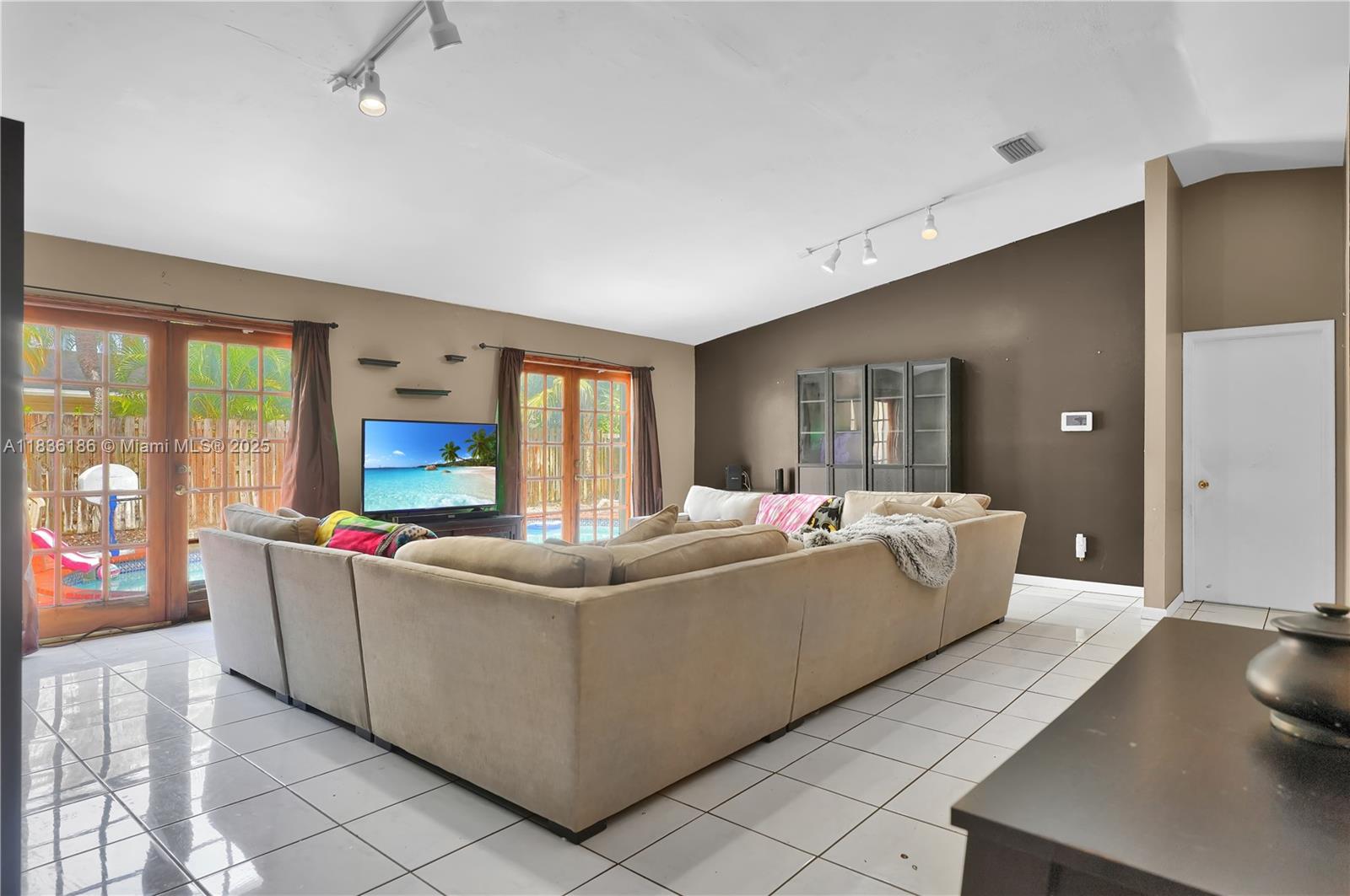 10405 SW 146th Ave, Miami, FL, 33186/$729,500 3 10405 SW 146th Ave