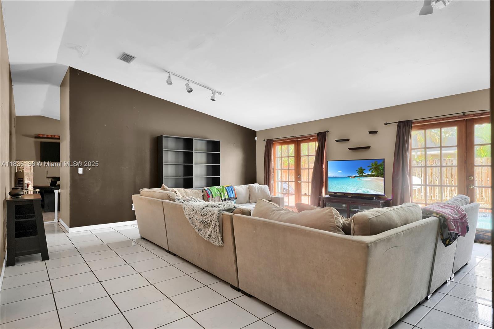 10405 SW 146th Ave, Miami, FL, 33186/$729,500 4 10405 SW 146th Ave