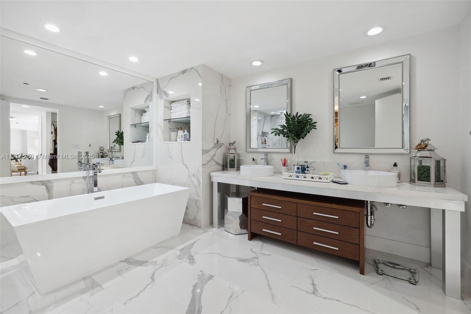 ICONBRICKELL CONDO NO 1 - Residential