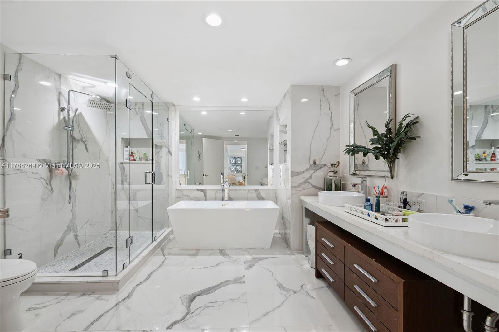 ICONBRICKELL CONDO NO 1 - Residential