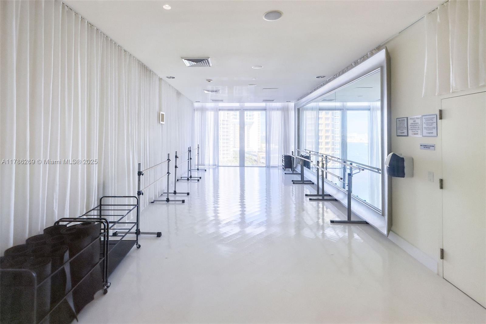 ICONBRICKELL CONDO NO 1 - Residential