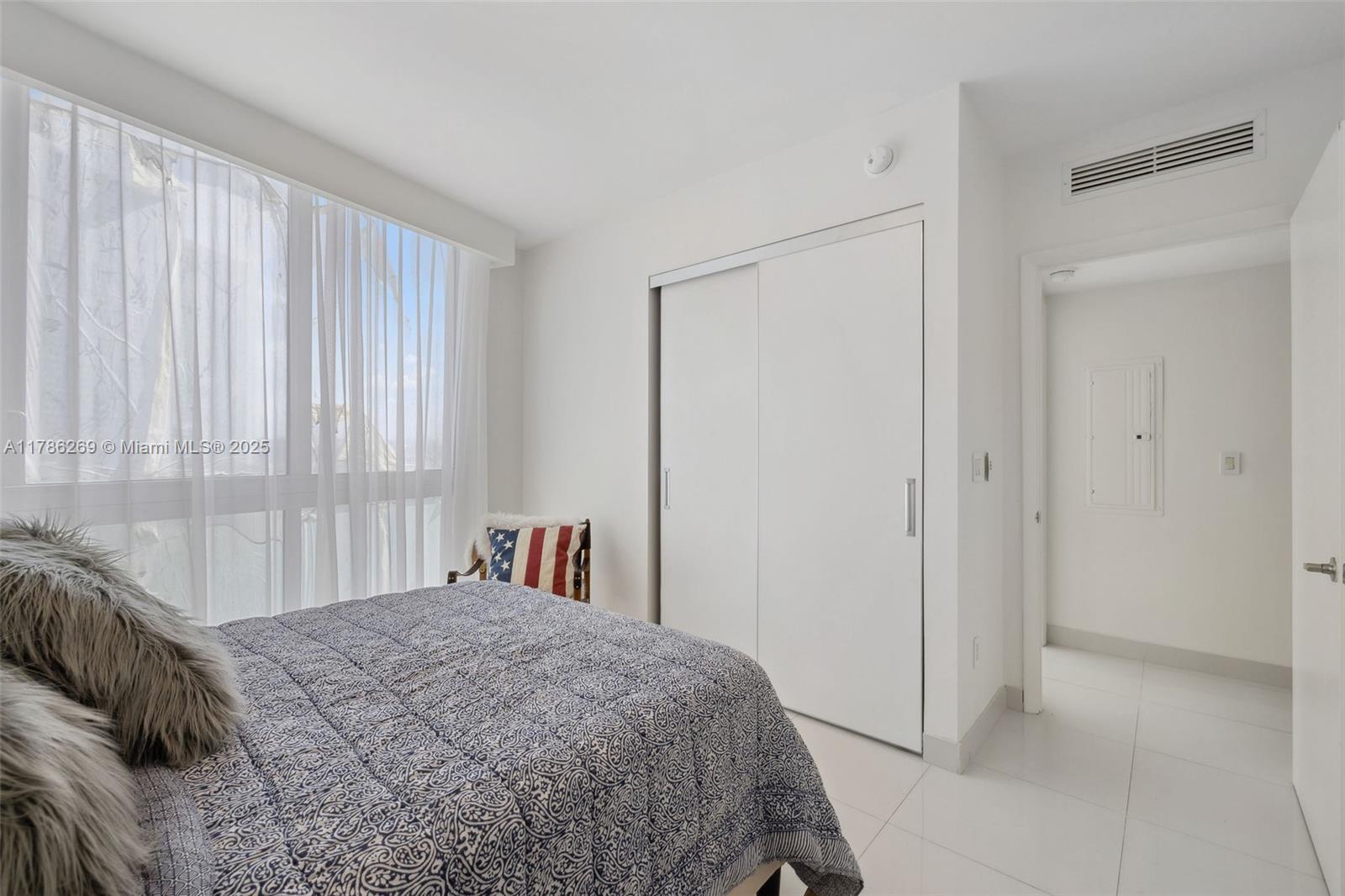 ICONBRICKELL CONDO NO 1 - Residential