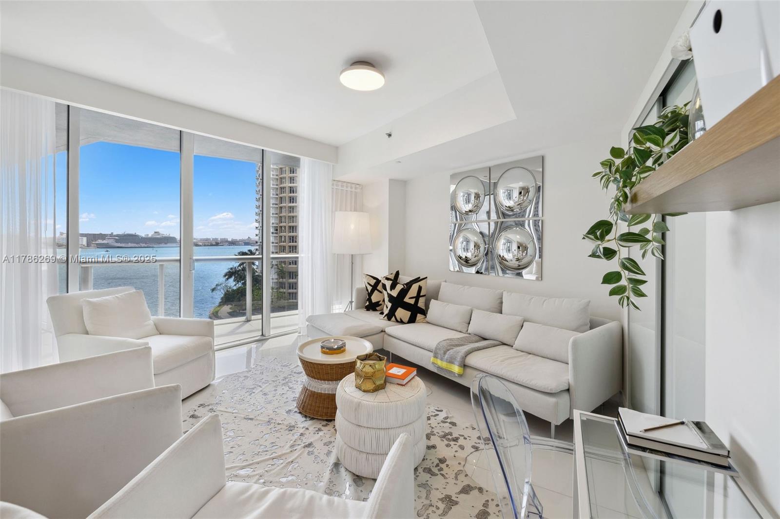 ICONBRICKELL CONDO NO 1 - Residential