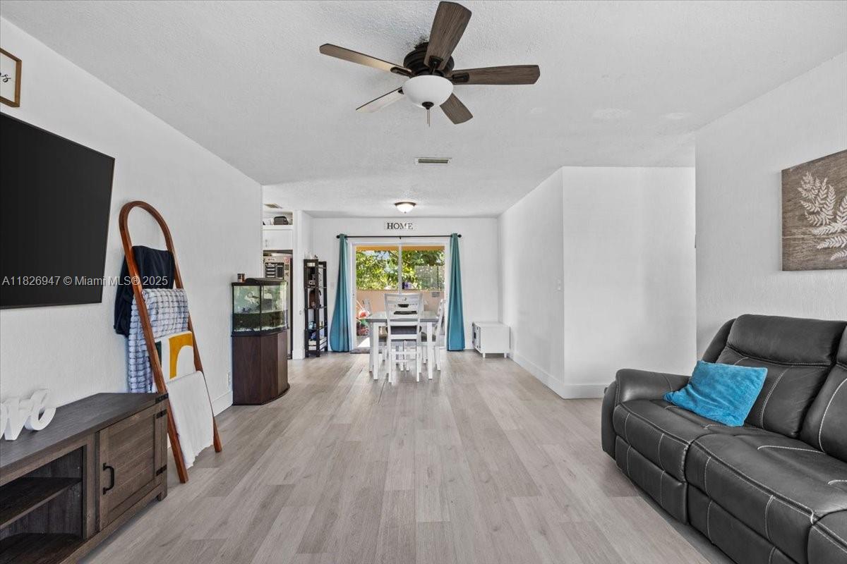 7307 SW 8th St, North Lauderdale, FL, 33068/$395,000 3 7307 SW 8th St