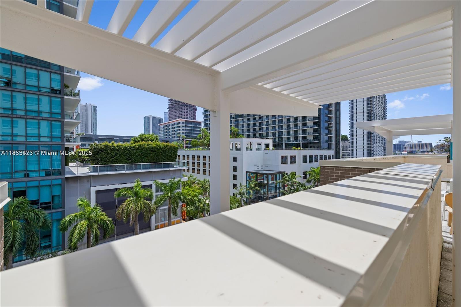 MIDBLOCK MIAMI CONDO - Residential Lease