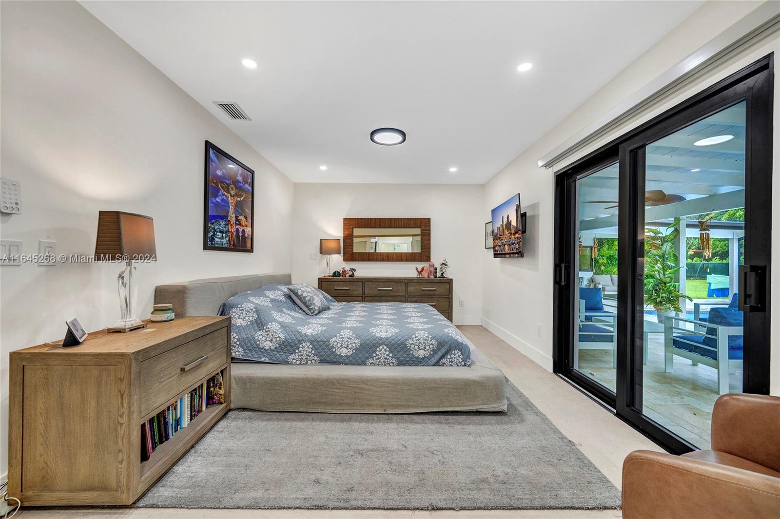 ROYAL PALM MANOR 1ST ADDN - Residential