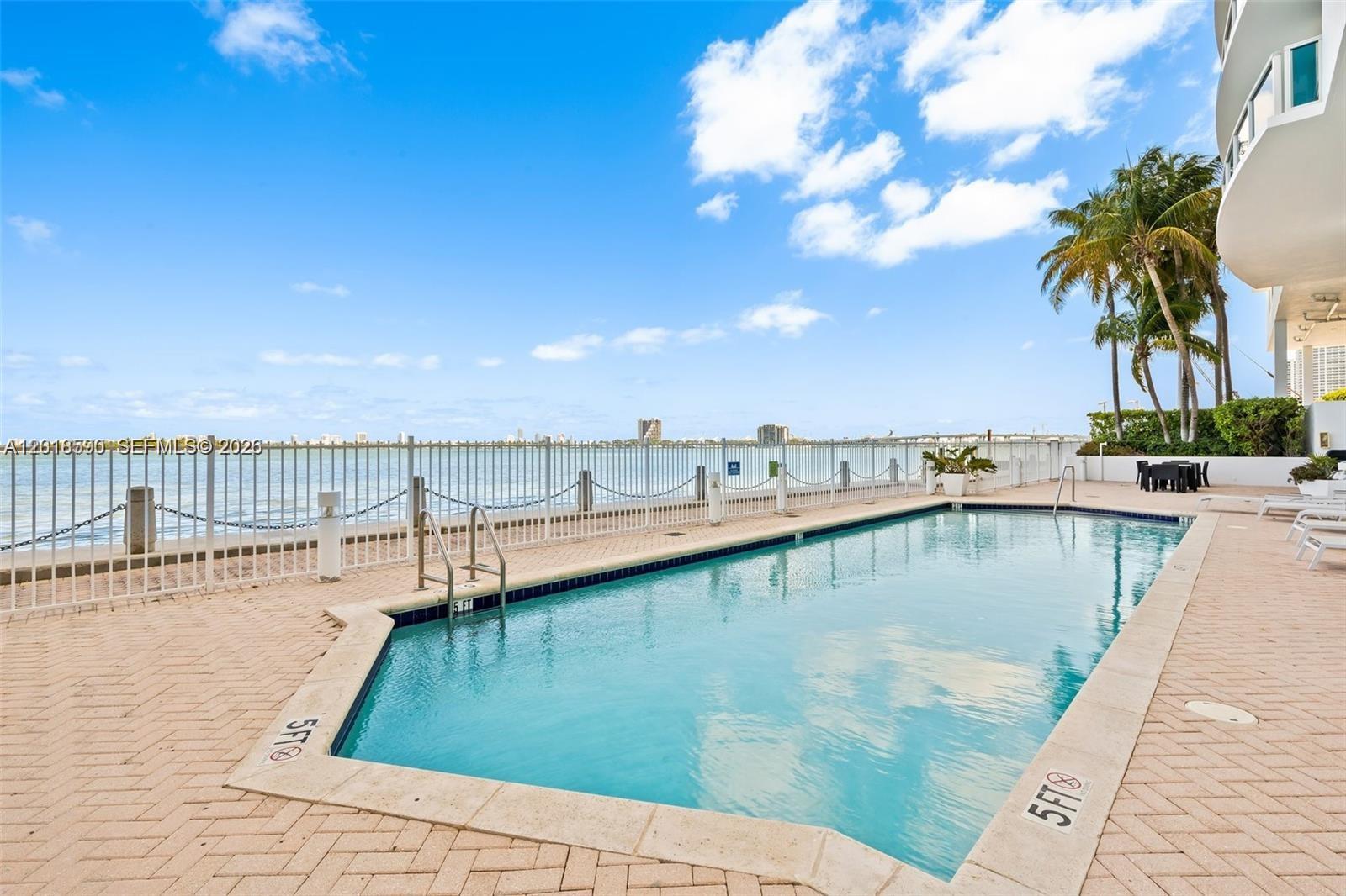 NEW WAVE CONDO - Residential
