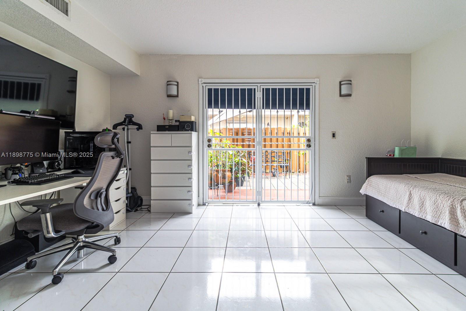 FOUNTAIN PK VILLAGE HOMES - Residential