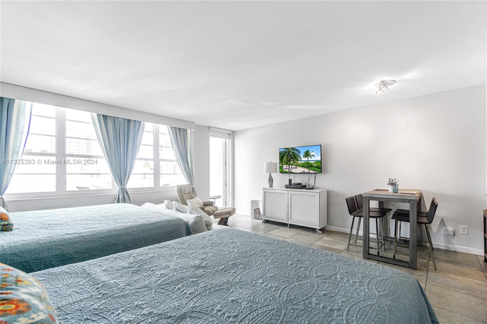 THE DECOPLAGE CONDO - Residential Lease