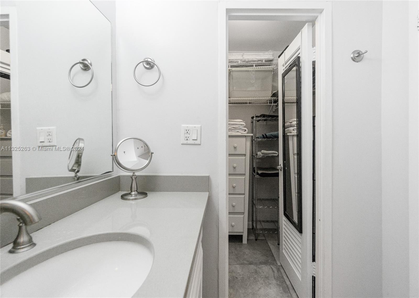 THE DECOPLAGE CONDO - Residential Lease