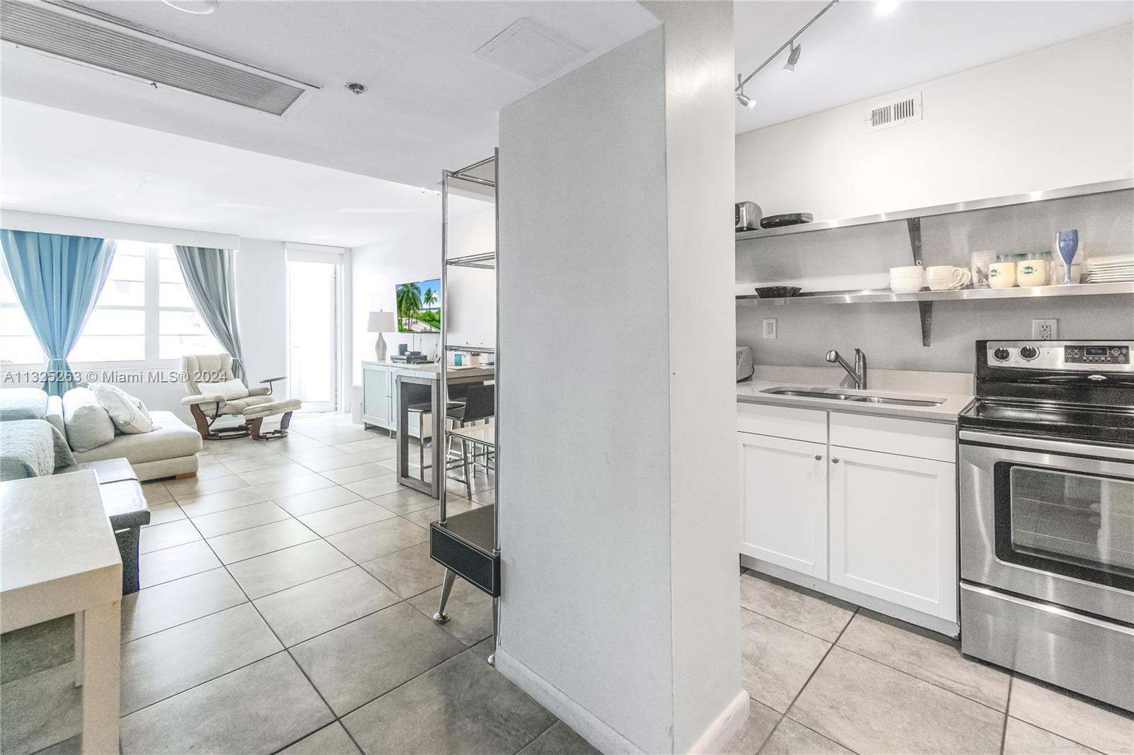 THE DECOPLAGE CONDO - Residential Lease