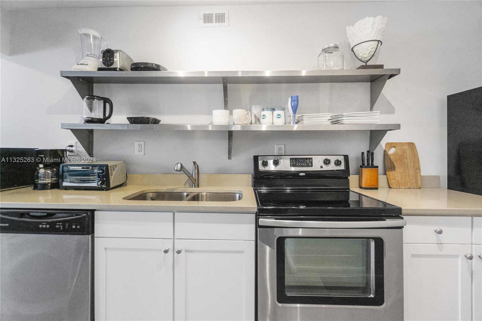 THE DECOPLAGE CONDO - Residential Lease