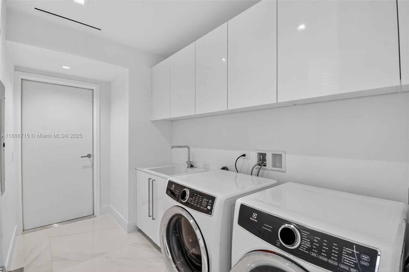 TURNBERRY OCEAN CLUB CONDO - Residential