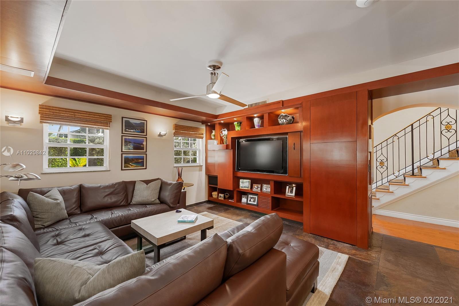 SUNSET ISLANDS-ISLAND NO - Residential