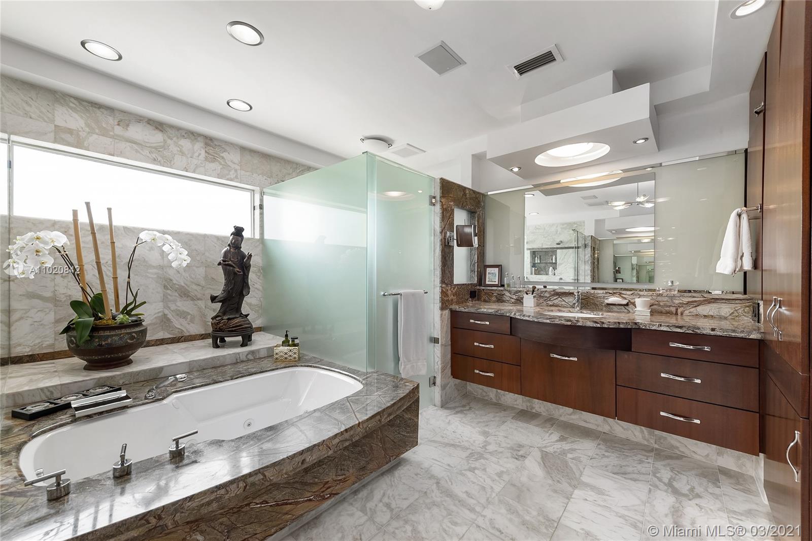 SUNSET ISLANDS-ISLAND NO - Residential