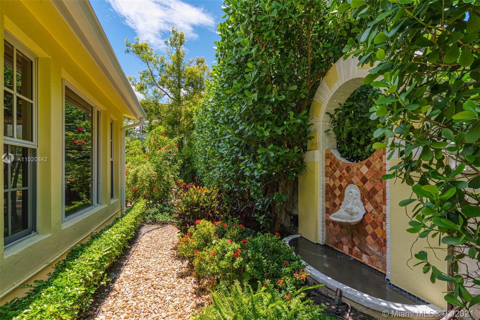 SUNSET ISLANDS-ISLAND NO - Residential