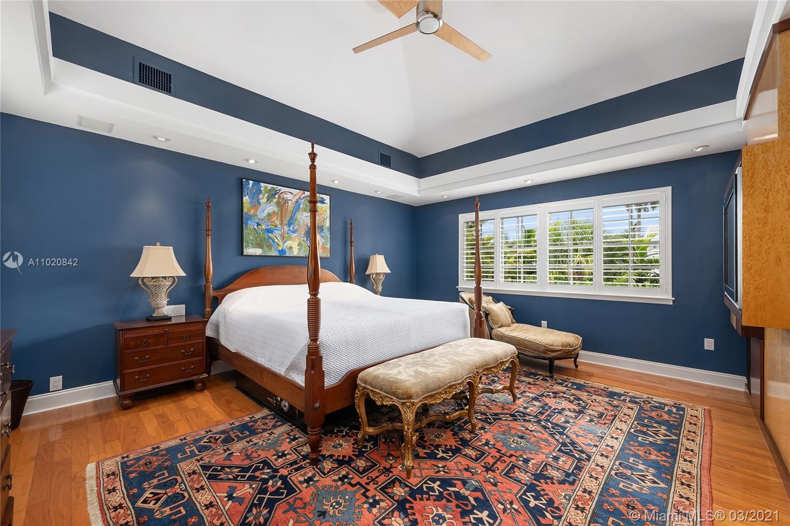 SUNSET ISLANDS-ISLAND NO - Residential