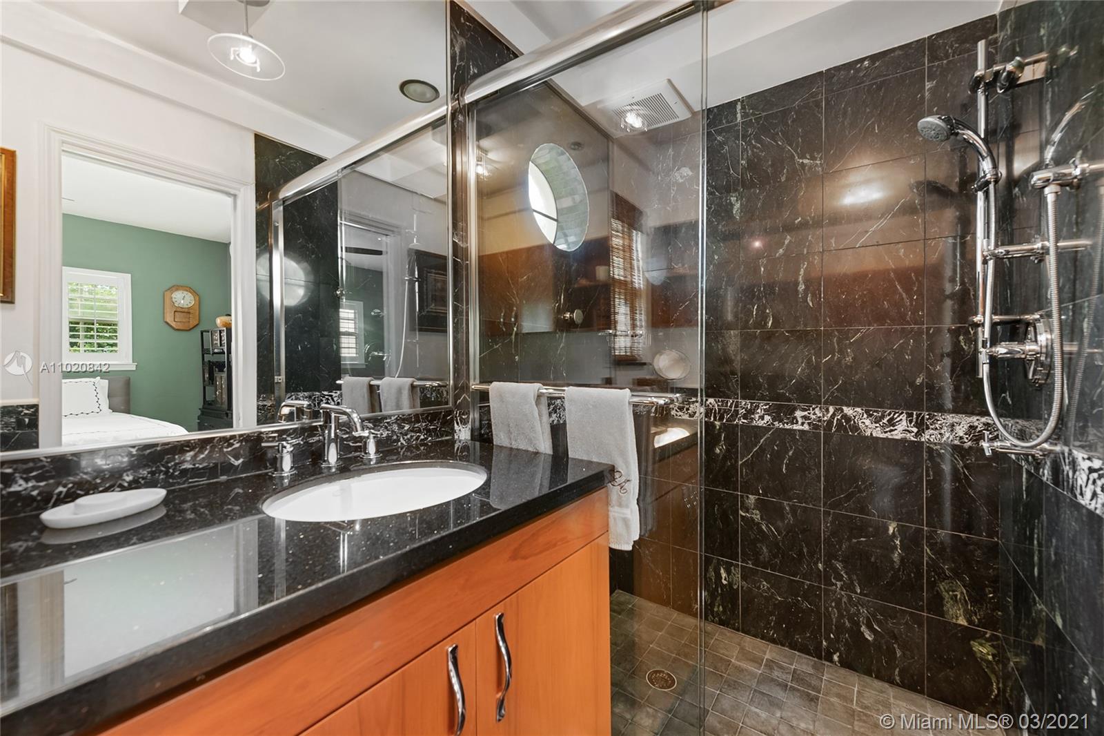 SUNSET ISLANDS-ISLAND NO - Residential